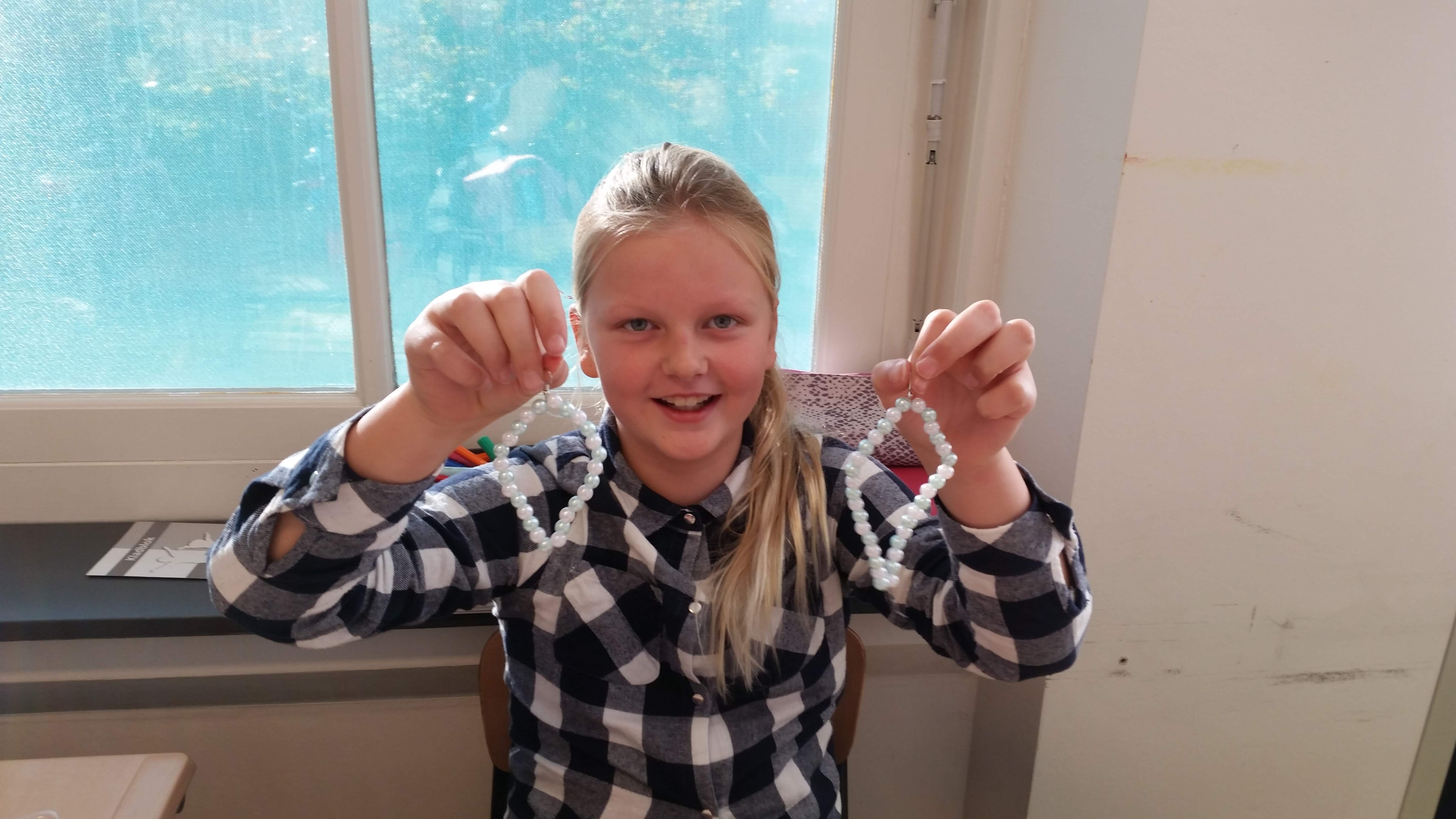 Sieraden maken in groep 6A